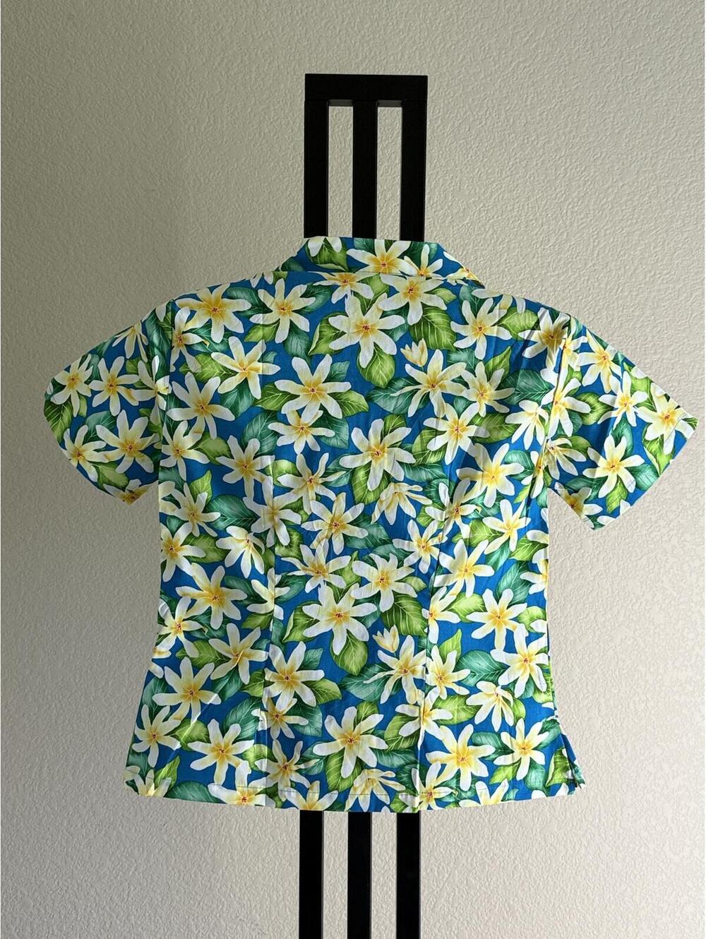 Trader Joe's x Hilo Hattie Hawaiian Shirt Women's S Blue Plumeria Floral Cotton - Picture 3 of 5